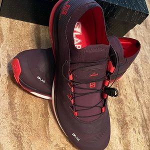 Men’s trail running shoes. USA M 11.5